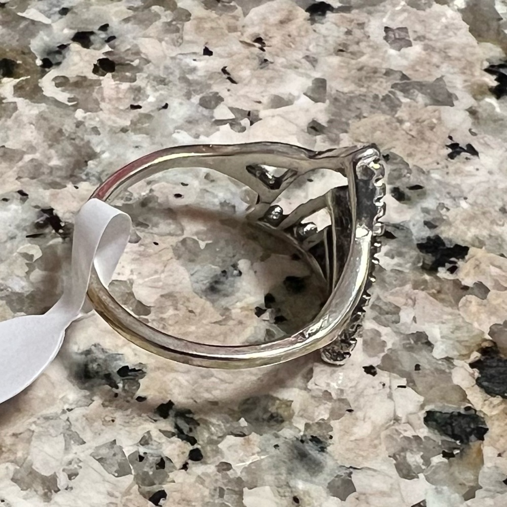 Silver Chevron Ring (Size 8 1/2) - Picture 2 of 3